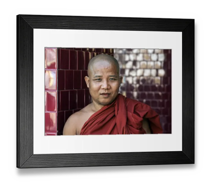 Framed Print : Monk at the Mahamuni Buddha Temple or Mahamuni Pagoda