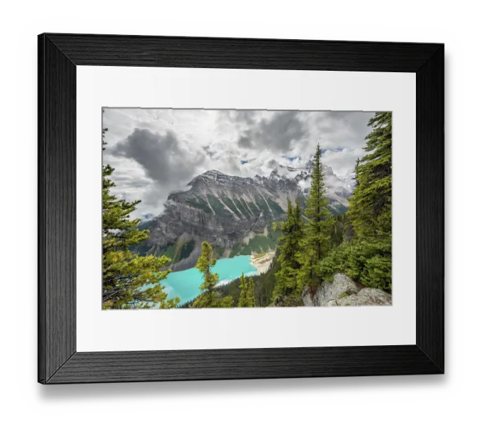 Framed Print : View of turquoise glacial Lake Louise
