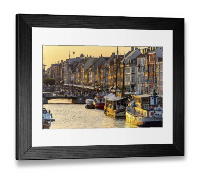 Framed Print : Colourful houses, restaurants and historic ships on the Nyhavn canal and harbour