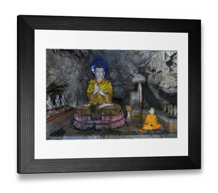 Framed Print : Many buddhas in the Kaw Ka Thawng cave Framed Print : Many buddhas in the Kaw Ka Thawng cave