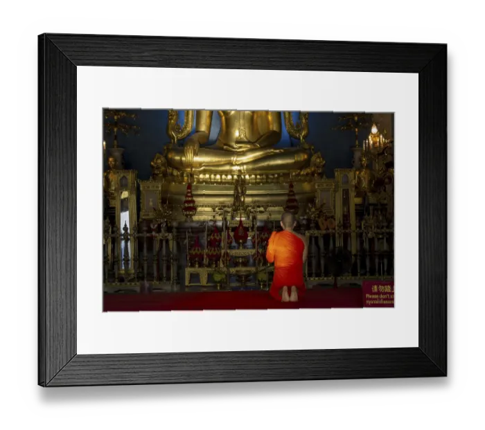 Framed Print : Monk meditating in front of the Phra Buddha Chinnarat