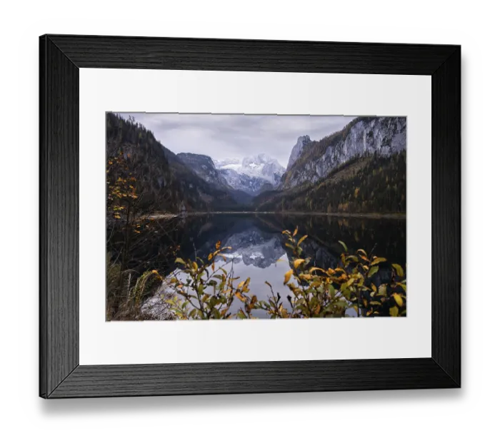 Framed Print : The Vordere Gosausee lake in autumn with a view of the Dachstein mountain range