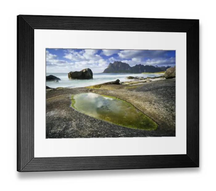Framed Print : Seascape on the beach at Uttakleiv (Utakleiv)
