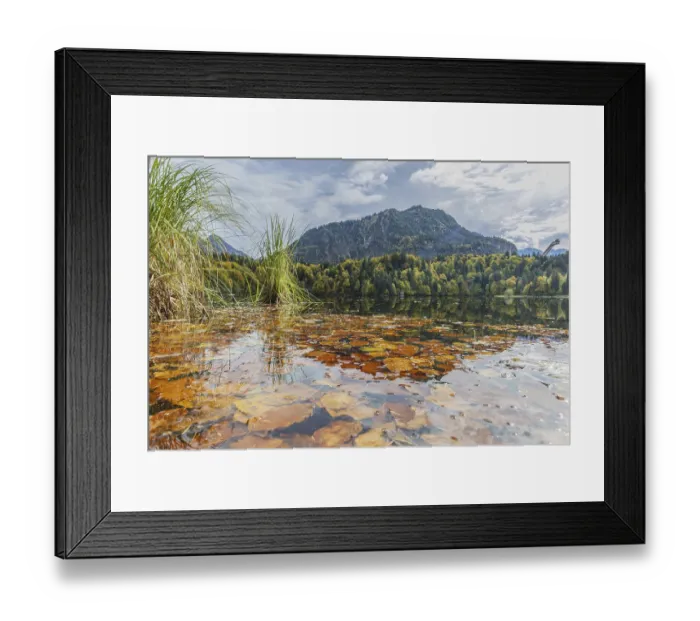 Framed Print : Freibergsee lake in autumn, behind it the Heni-Klopfer ski jump