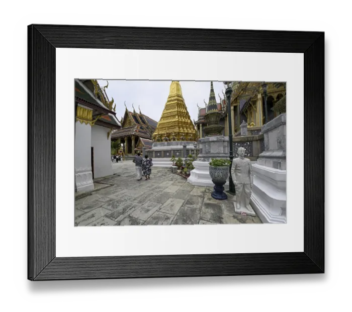 Framed Print : Tourists at Wat Phra Kaew, Temple of the Emerald Buddha