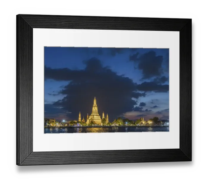 Framed Print : Wat Arun, Temple of Dawn at sunset with dark clouds