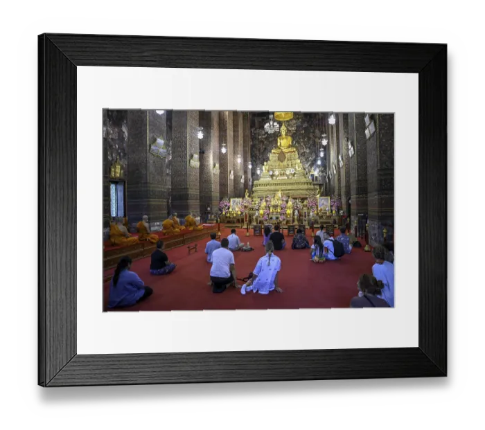 Framed Print : Praying Buddhists at Wat Pho, Temple of the Reclining Buddha