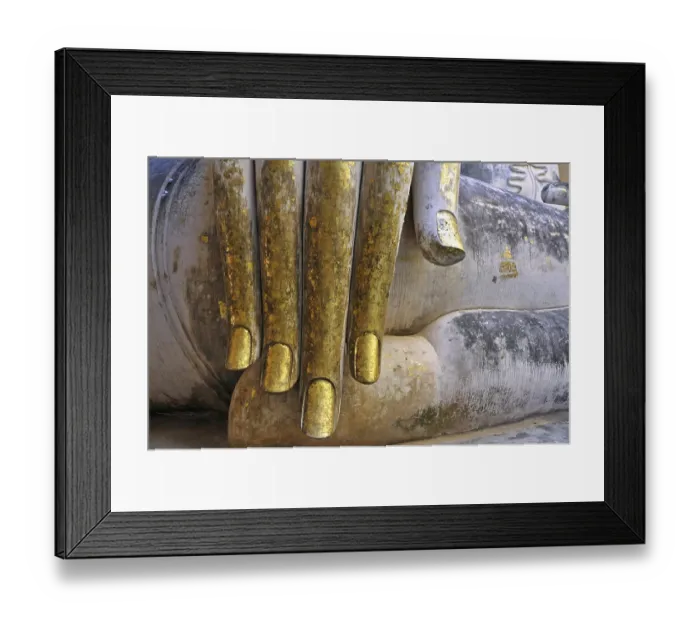 Framed Print : Hand of a Buddha statue decorated with gold leaf (Bhumispara-mudra: Buddha Gautama at the moment of enlightenment)
