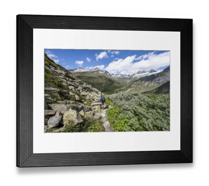 Framed Print : Mountaineers on a hiking trail in front of a picturesque mountain landscape