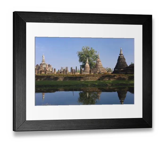 Framed Print : Wat Mahathat Temple, reflected in pond