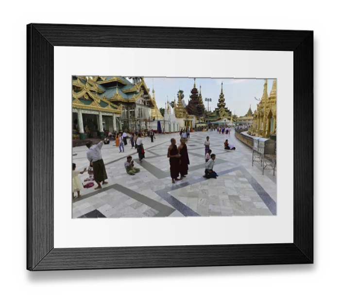 Framed Print : Pilgrims in the Shwedagon Pagoda
