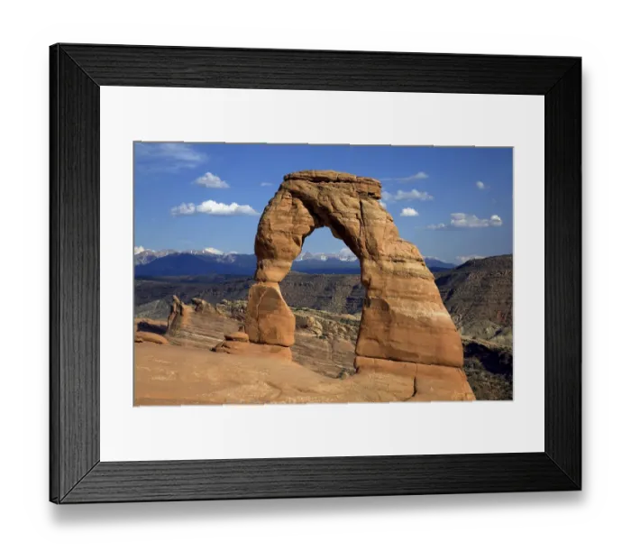 Framed Print : The Delicate Arch in Arches National Park in Utah in front of the La Sal Mountains Framed Print : The Delicate Arch in Arches National Park in Utah in front of the La Sal Mountains