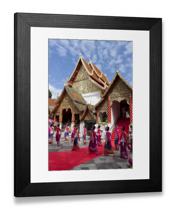 Framed Print : Dancers in the Wat Phra That Doi Suthep temple complex Framed Print : Dancers in the Wat Phra That Doi Suthep temple complex