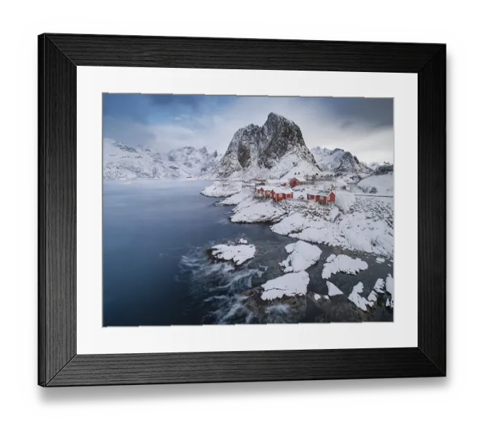 Framed Print : Rorbuer fishermen's cabins on the snowy fjord