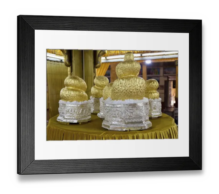Framed Print : Golden Buddha figures in the Phaung Daw U pagoda on Inle Lake in Myanmar
