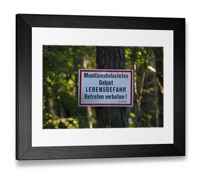 Framed Print : Warning sign 'Munitionsbelastetes Gebiet