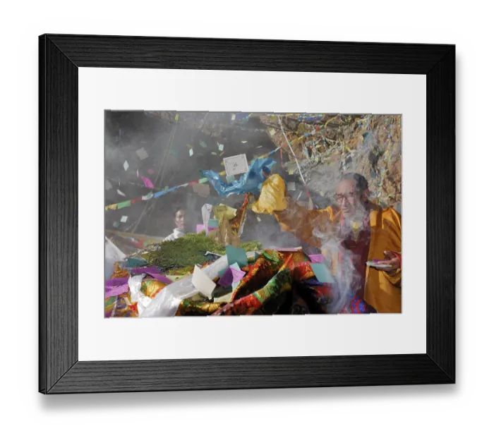 Framed Print : Offerings from Tibetan pilgrims at a ceremony at Namtso Lake