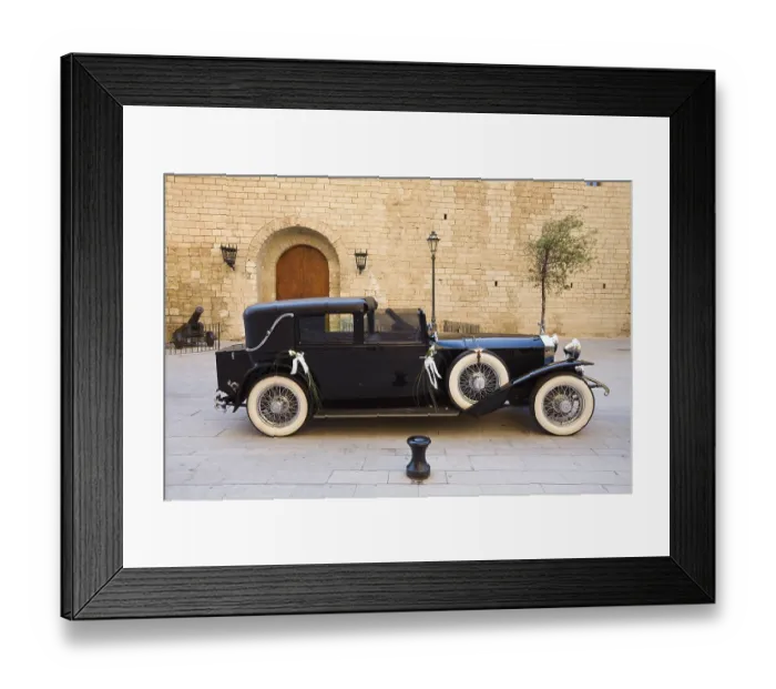 Framed Print : Classic car in front of the Cathedral La Seu at Palma