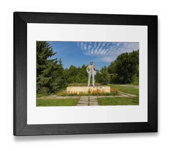Framed Print : A picture of the Statue of Lenin in Chernobyl