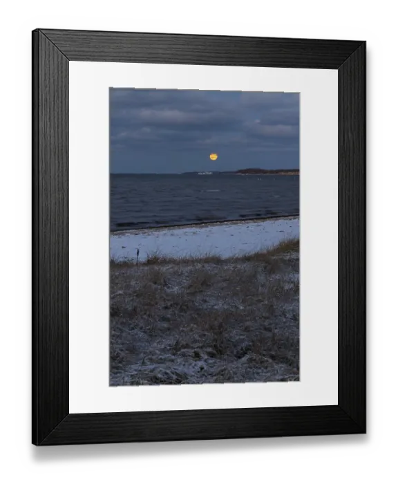 Framed Print : Moonrise over the Baltic Sea, Wohlenberger Wieck in the snow Framed Print : Moonrise over the Baltic Sea, Wohlenberger Wieck in the snow
