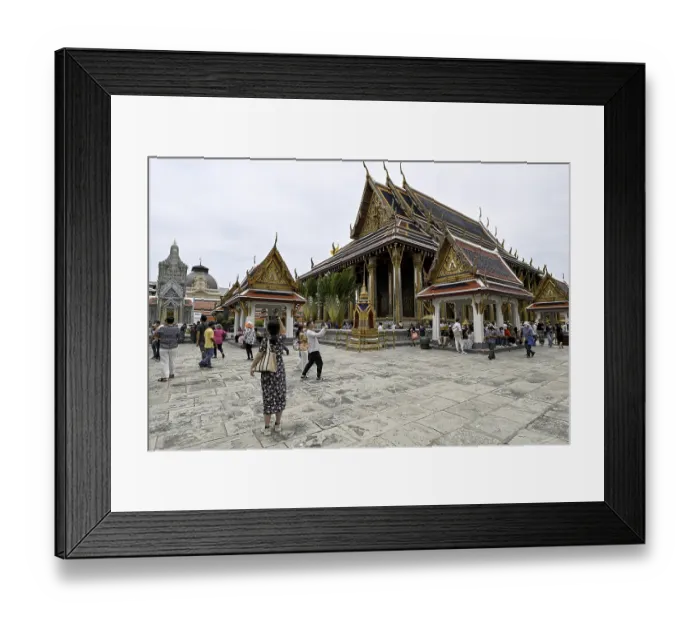 Framed Print : Tourists at Wat Phra Kaew, Temple of the Emerald Buddha