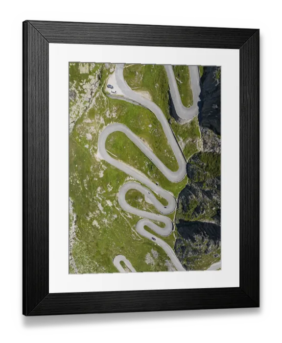 Framed Print : La Tremola, world-famous serpentine road through the Val Tremolo