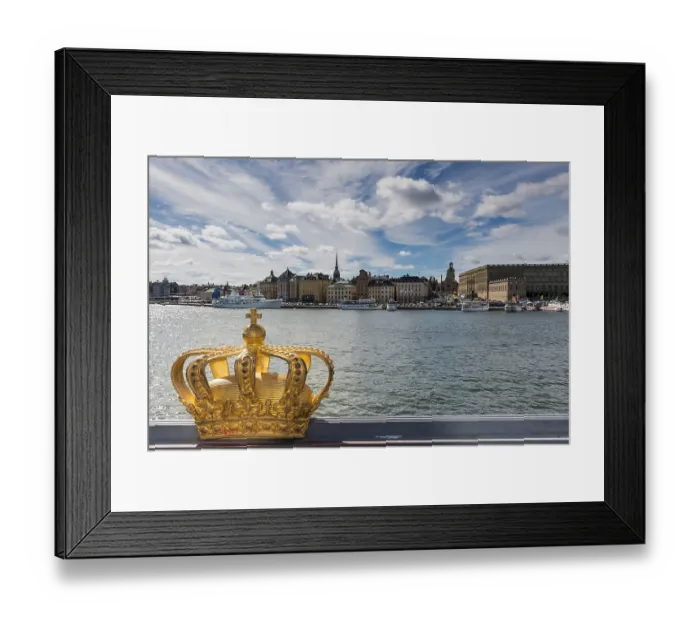 Framed Print : The crown of Sweden on a bridge