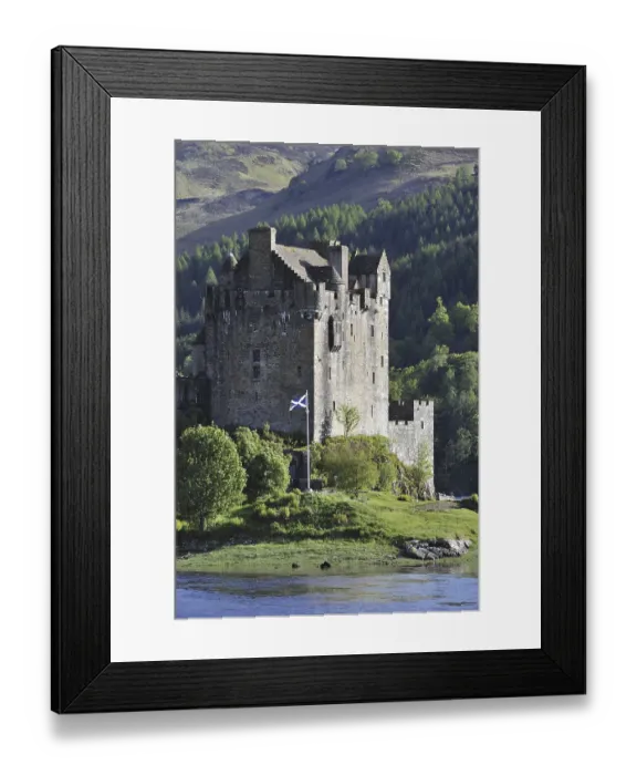 Framed Print : Eilean Donan Castle in Loch Duich in the Western Highlands of Scotland