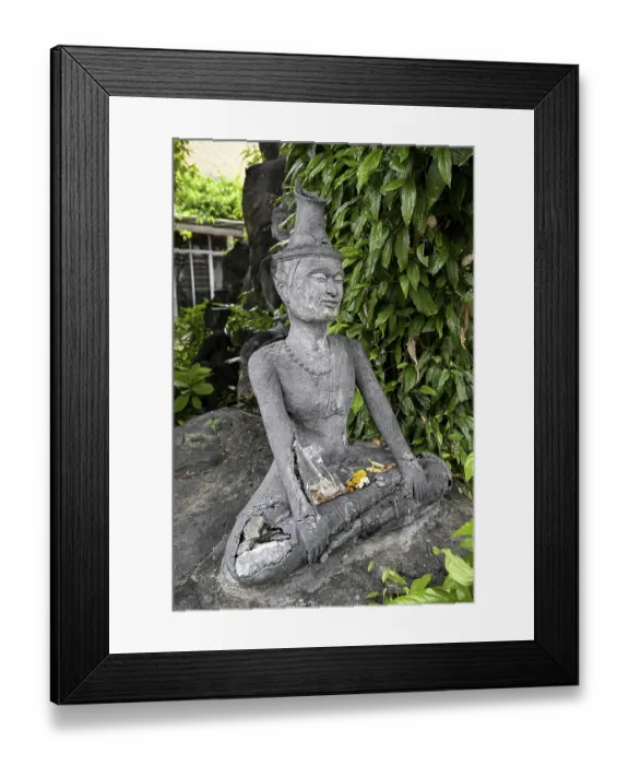 Framed Print : Sculpture in the garden of Wat Pho
