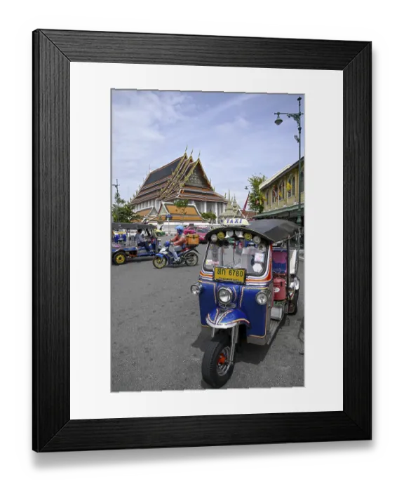 Framed Print : Tuktuk taxi in front of Wat Pho