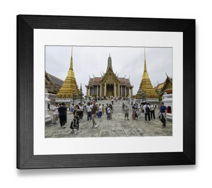 Framed Print : Tourists at Wat Phra Kaew, Temple of the Emerald Buddha