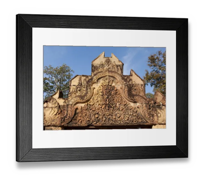Framed Print : Fine cut stone work of a bas-relief on an archway in Banteay Sreithe Temple