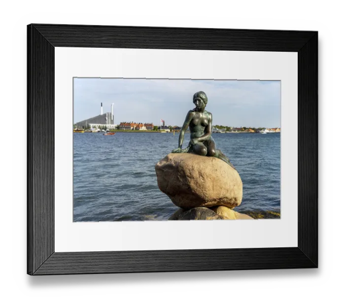 Framed Print : The famous bronze figure of The Little Mermaid - Den lille Havfrue - on the Langelinie waterfront promenade
