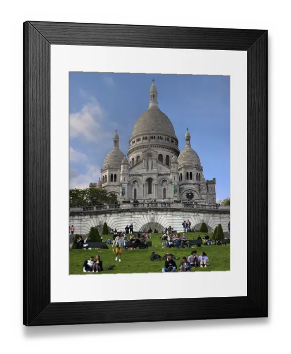 Framed Print : Sacre Coeur de Montmartre, in front tourists in a meadow Framed Print : Sacre Coeur de Montmartre, in front tourists in a meadow