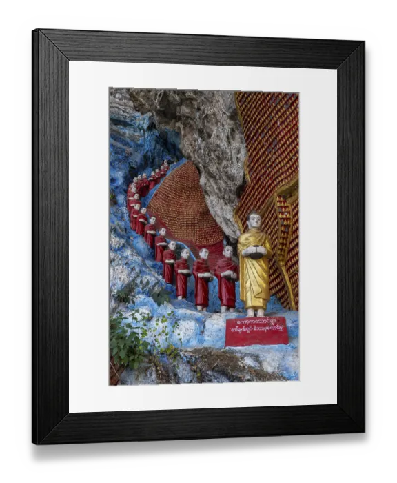 Framed Print : Many buddhas in the Kaw Ka Thawng cave Framed Print : Many buddhas in the Kaw Ka Thawng cave