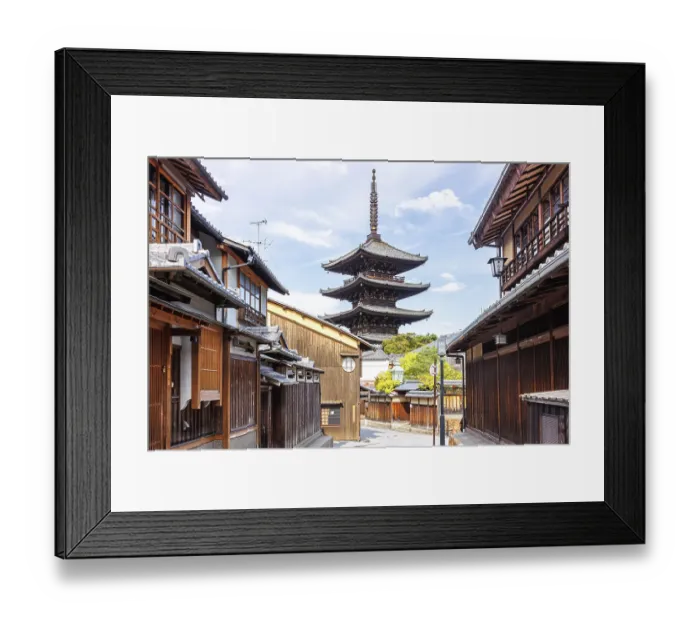 Framed Print : Historic old town of Kyoto with Yasaka Pagoda and Hokan-ji Temple in Kyoto