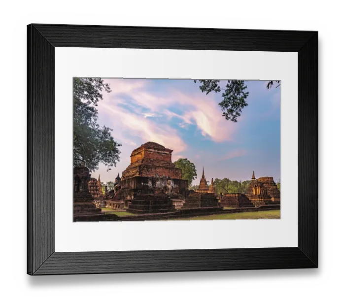 Framed Print : The central Buddhist temple Wat Mahathat at sunset