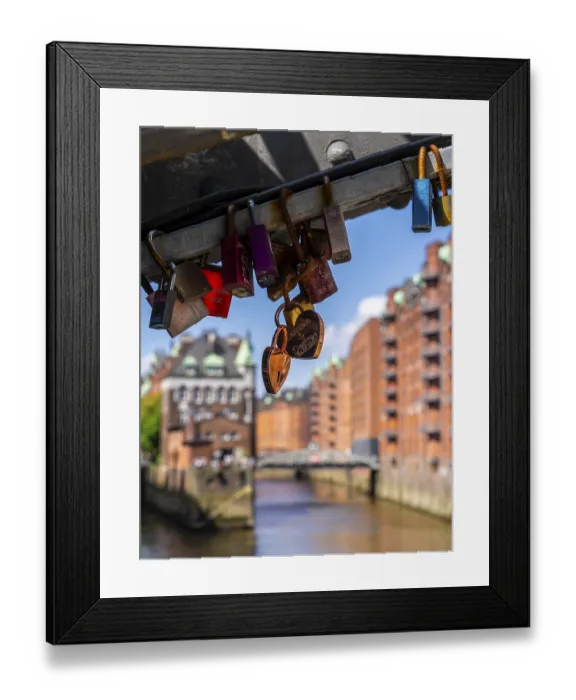 Framed Print : Poggenmuehlenbruecke, Hamburg Speicherstadt Framed Print : Poggenmuehlenbruecke, Hamburg Speicherstadt
