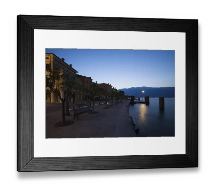 Framed Print : Morning on the promenade in Gargnano