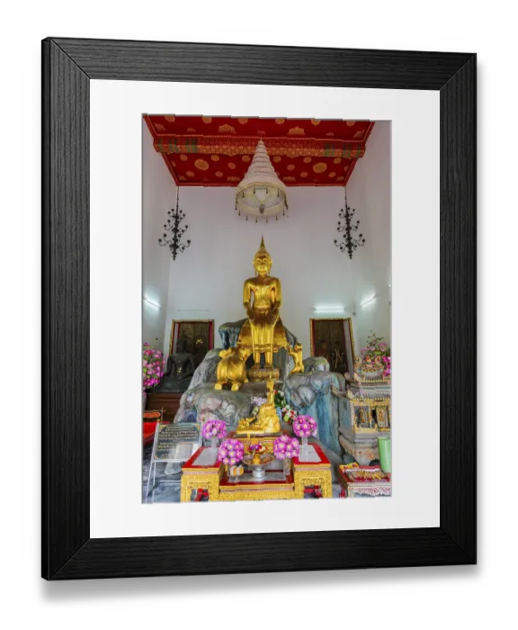 Framed Print : Prayer room in Wat Pho temple, sitting Framed Print : Prayer room in Wat Pho temple, sitting