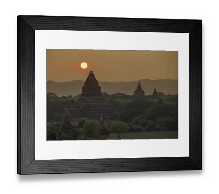 Framed Print : Buddhist temples and pagodas at sunset in the ancient city Bagan