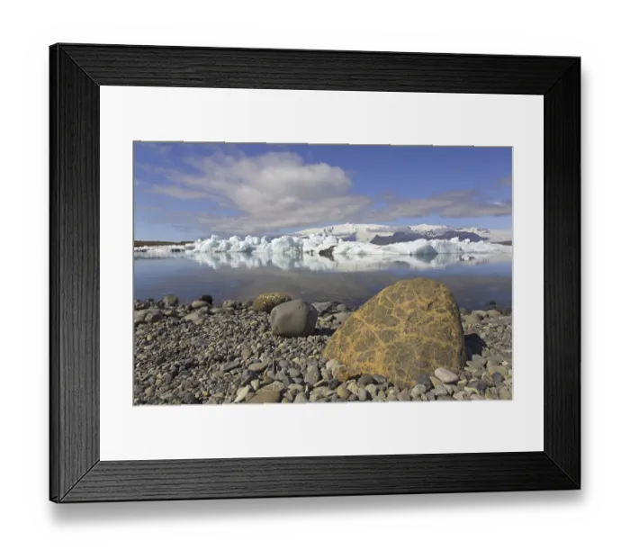 Framed Print : Icebergs floating in Joekulsarlon Framed Print : Icebergs floating in Joekulsarlon