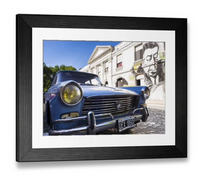 Framed Print : Oldtimer in front of a facade with graffiti