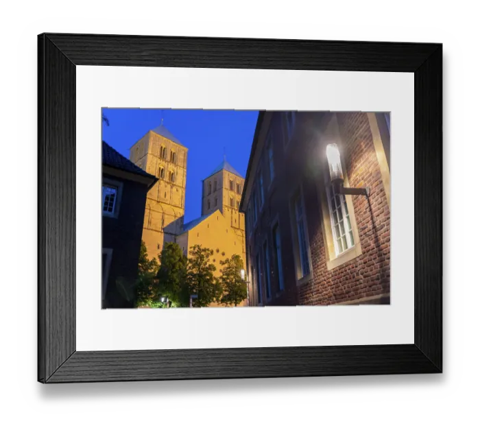 Framed Print : Historic old town, St Paul's Cathedral on the market square