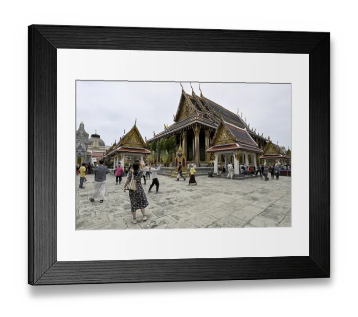 Framed Print : Tourists at Wat Phra Kaew, Temple of the Emerald Buddha