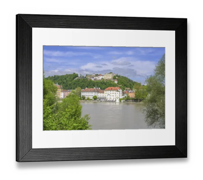 Framed Print : View over the Inn River to the Old Town and Veste Oberhaus