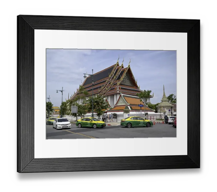 Framed Print : Street scene in front of Wat Pho Framed Print : Street scene in front of Wat Pho