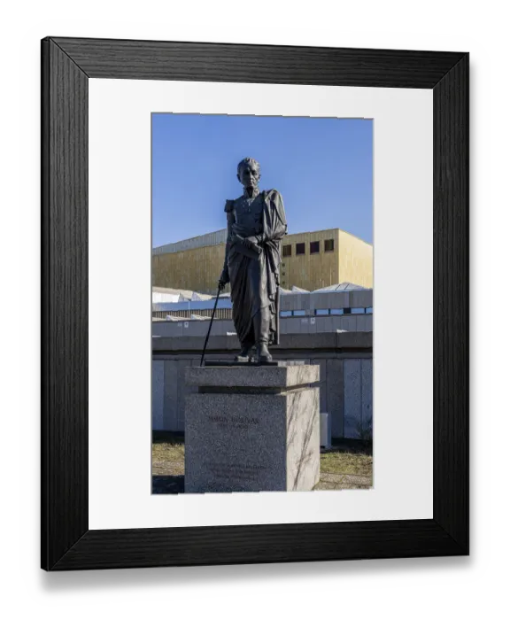 Framed Print : Simon Bolivar statue, Potsdamer Strasse