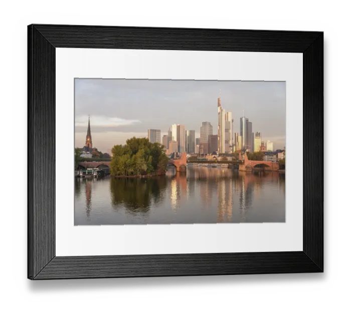 Framed Print : The Old Bridge over the Main with skyline