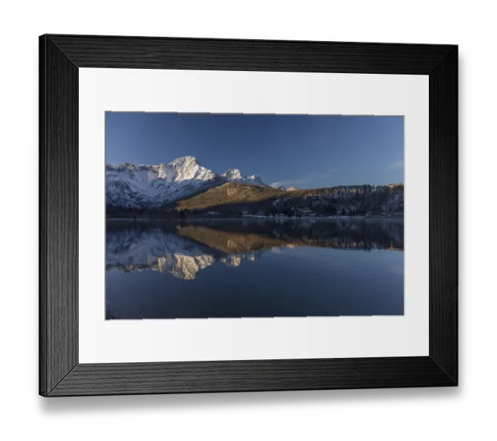 Framed Print : Lake Almsee in winter. Snow on the mountains and a clear blue sky